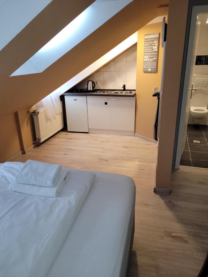 Hotel Franken An Der Messe Франкфурт-на-Майне Экстерьер фото