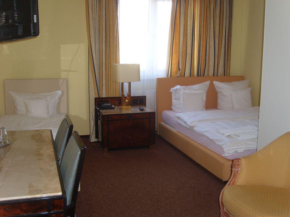 Hotel Franken An Der Messe Франкфурт-на-Майне Экстерьер фото